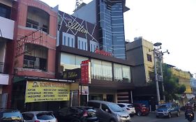 Reddoorz Plus @ Hotel Alden Makassar